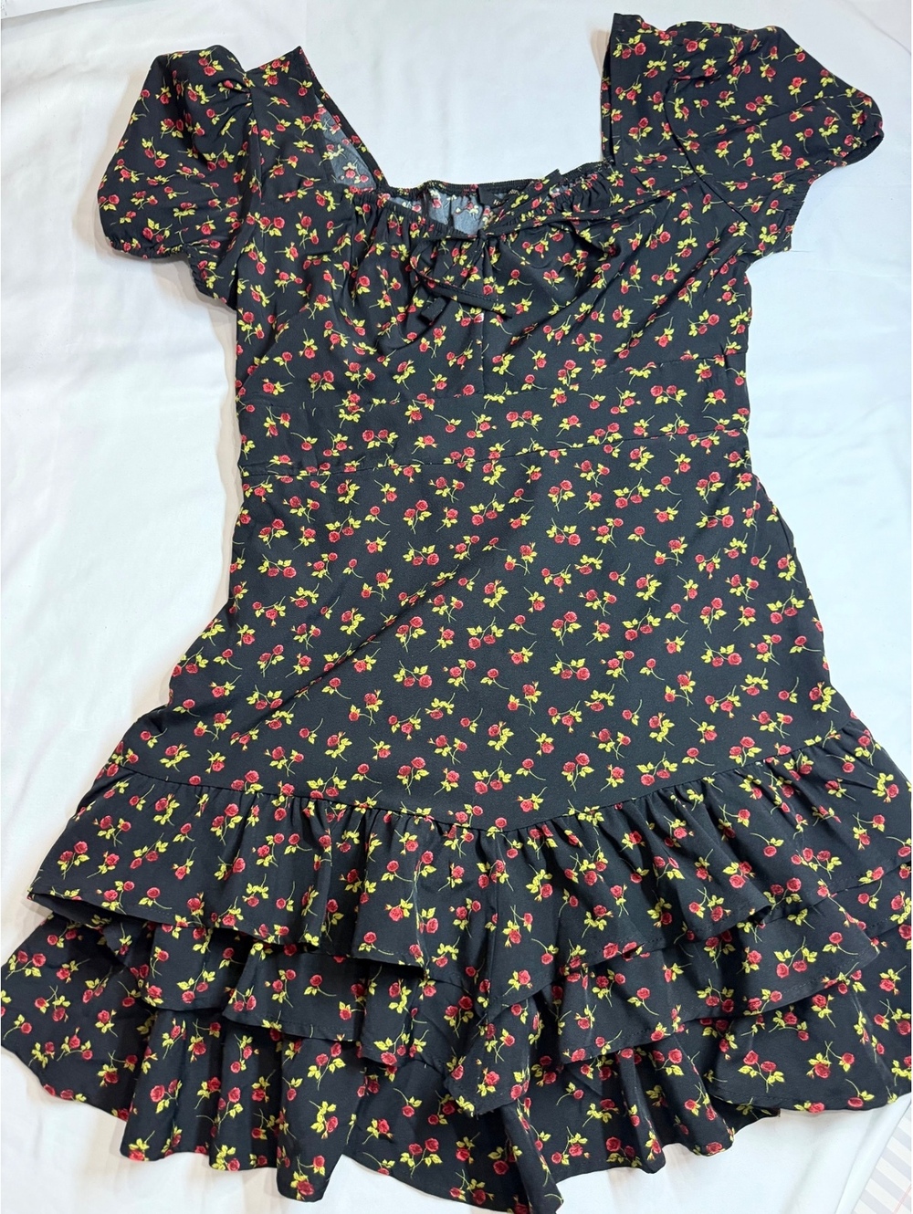 Women's Black Floral Print Ruffle Mini Dress with Puff Sleeves